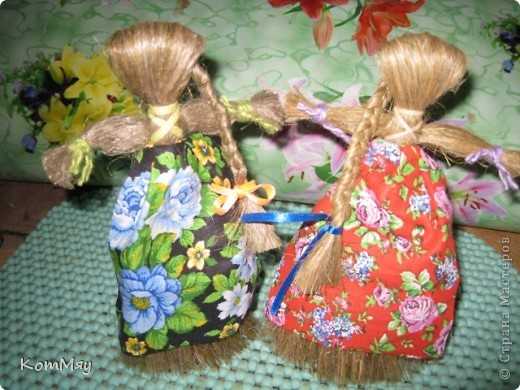 Эта традиционная кукла Филипповка изо льна  подарок двум молодым леди, занимающимся продвижением молодежного бизнеса, будет украшать их офис. Название куколка получила по Филипповскому посту