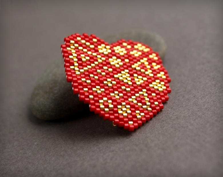 В этом мастер-классе я хочу показать вам, как изготовить сердце из бисера своими руками.