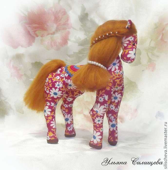 Лошадки мастер класс. Текстильная лошадка. Лошадка текстильная игрушка. Сшить лошадку из ткани.