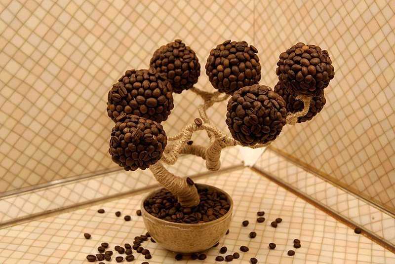 Кофейные поделки - креативные идеи изготовления красивых украшений и игрушек из зерен кофе (105 фото)