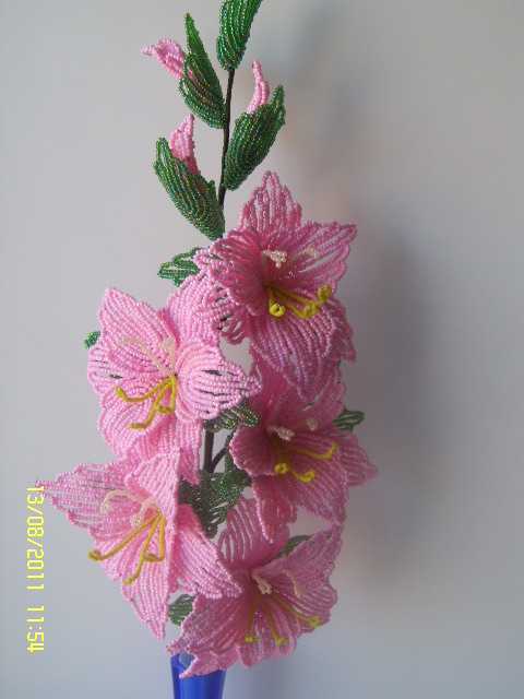 Гладиолус из бисера: стройный цветок своими руками (фото и видео)