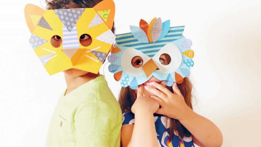 В данном мастер классе показан очень простой и доступный способ изготовления маски из картона и цветной бумаги в виде головы совы. Такую маску можно подготовить для театрального выступления в школе