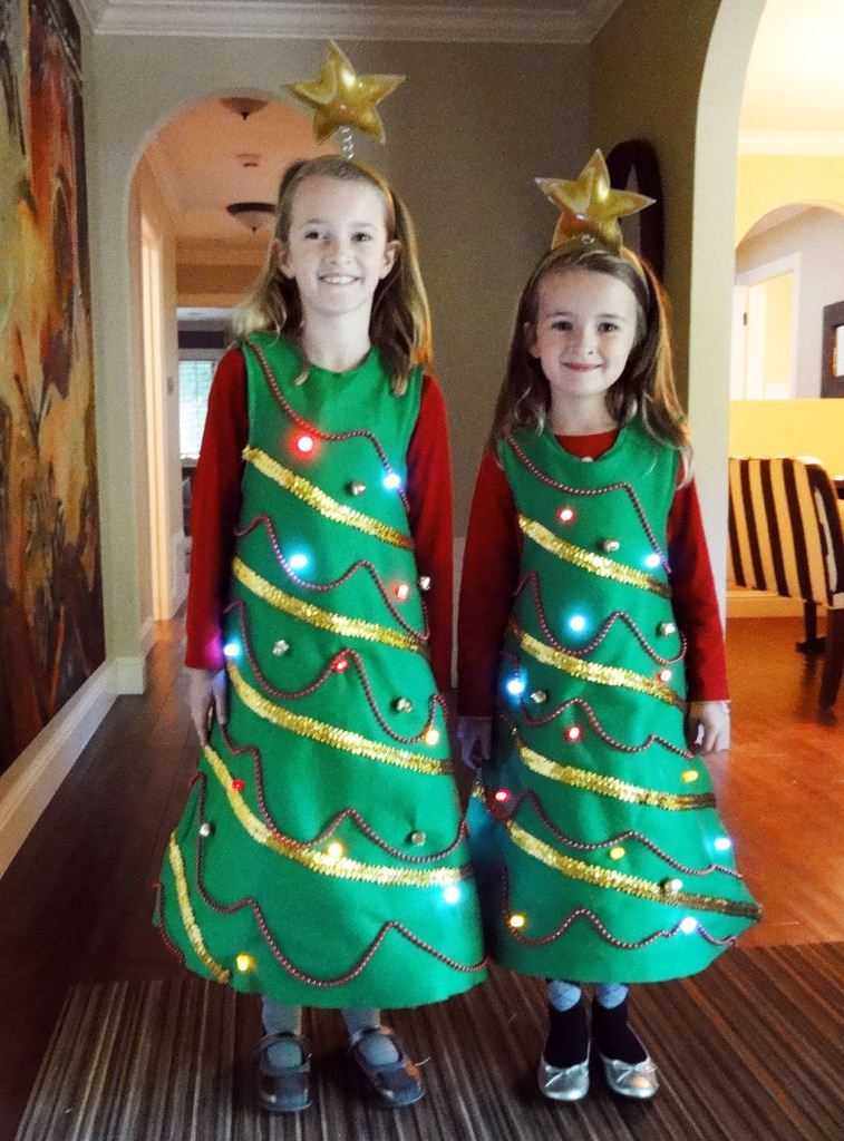 Нового костюмы своими руками. Костюм ёлки. Костюм елки для девочки. Костюм елочки на новый год. Новогодний костюм елка для девочки.