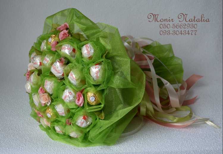 Красивый и сладкий букет из конфет на 8 марта: мастер классы с фото