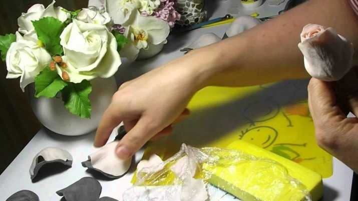 Цветы из холодного фарфора своими руками: инструкция для начинающих шаг за шагом