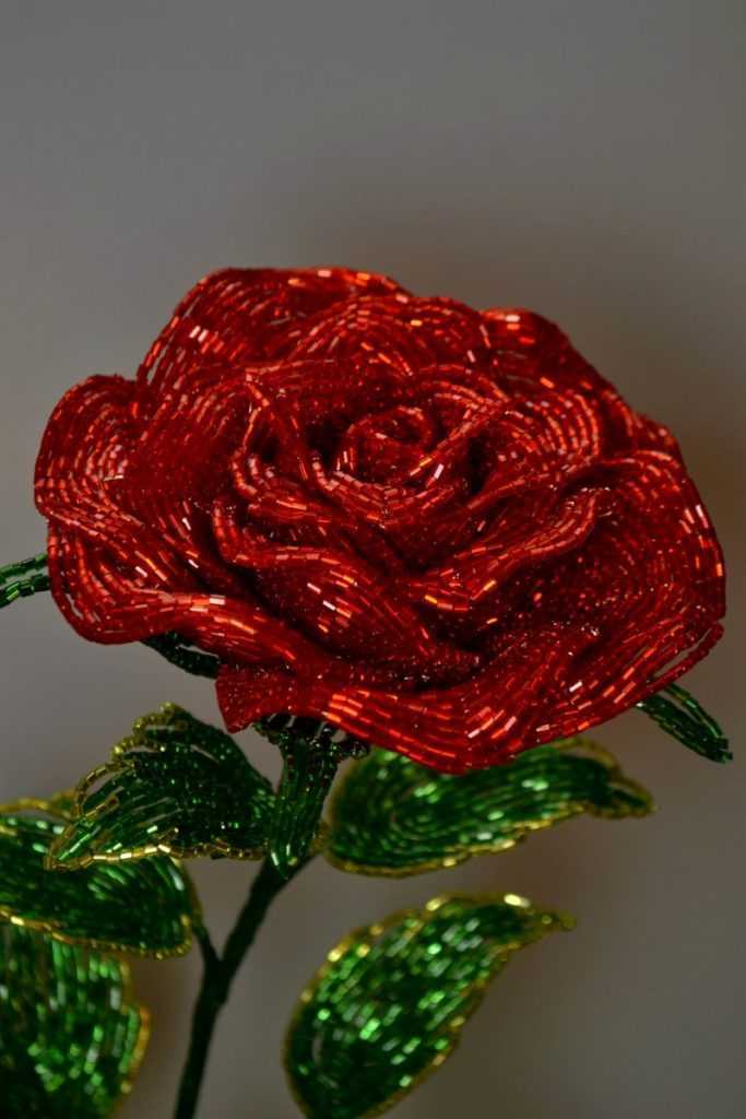 Роза из бисера — схема как сделать с пошаговым фото